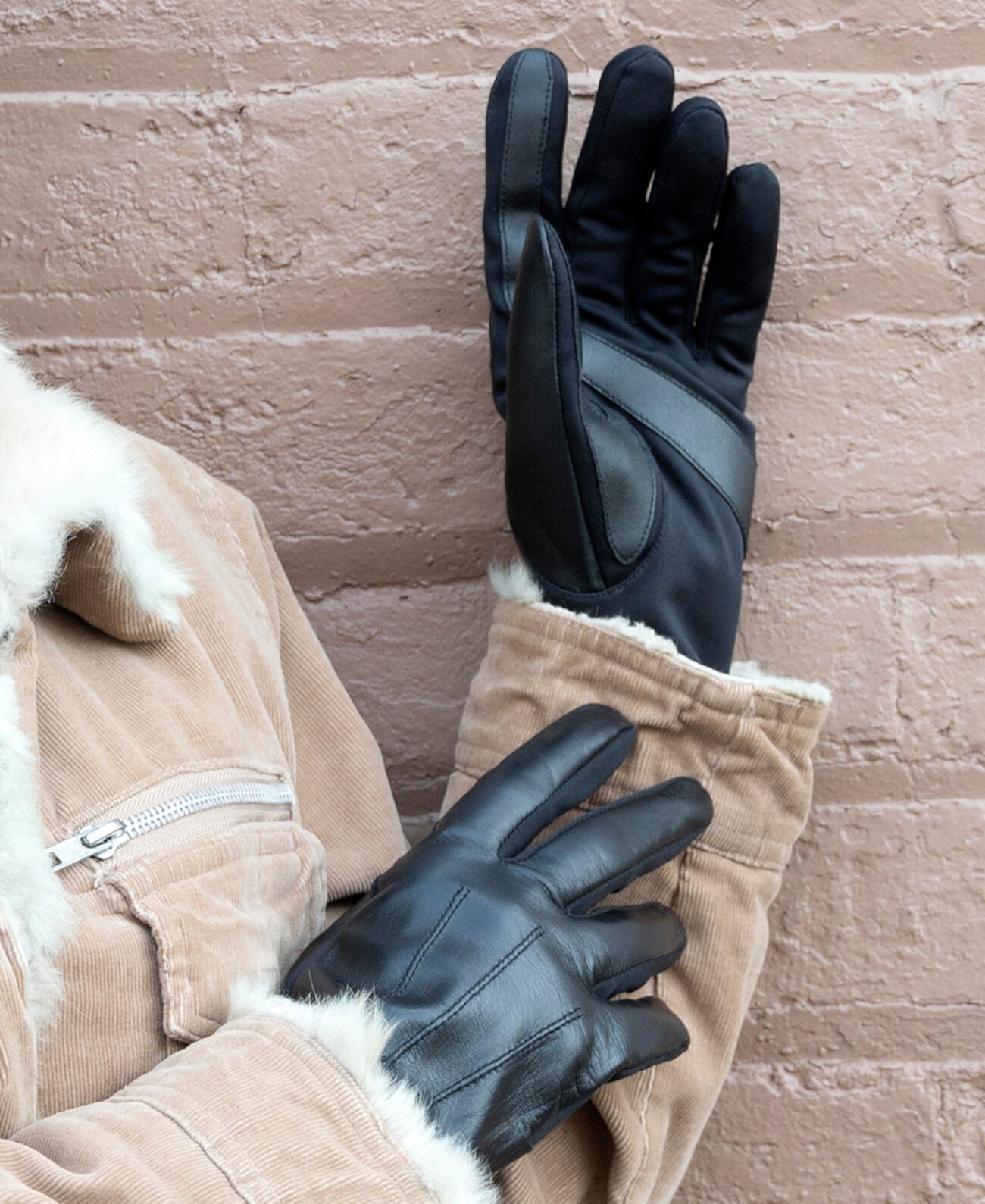 Женские перчатки из эластичной кожи для сенсорного экрана ISOTONER