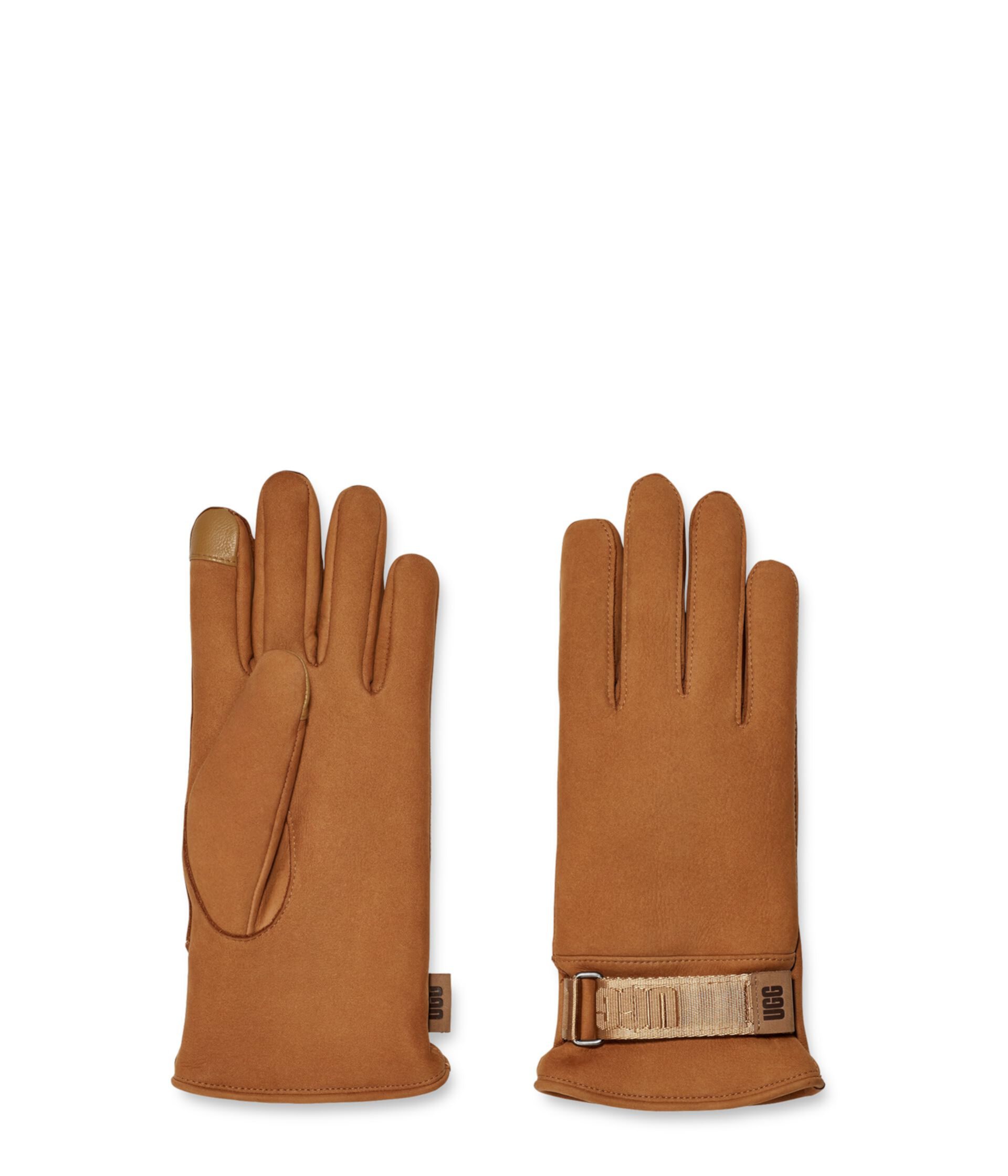 Умные кожаные перчатки с логотипом, проводящими кончиками и подкладкой из переработанного микромеха UGG