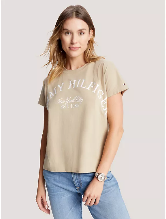 Tommy jeans script logo deals t shirt