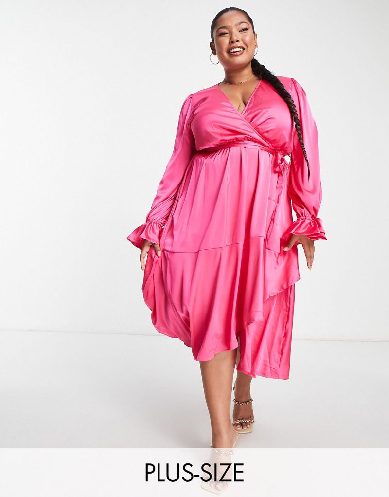Розовое атласное платье миди In The Style Plus с объемными рукавами и асимметричной оборкой по низу In The Style