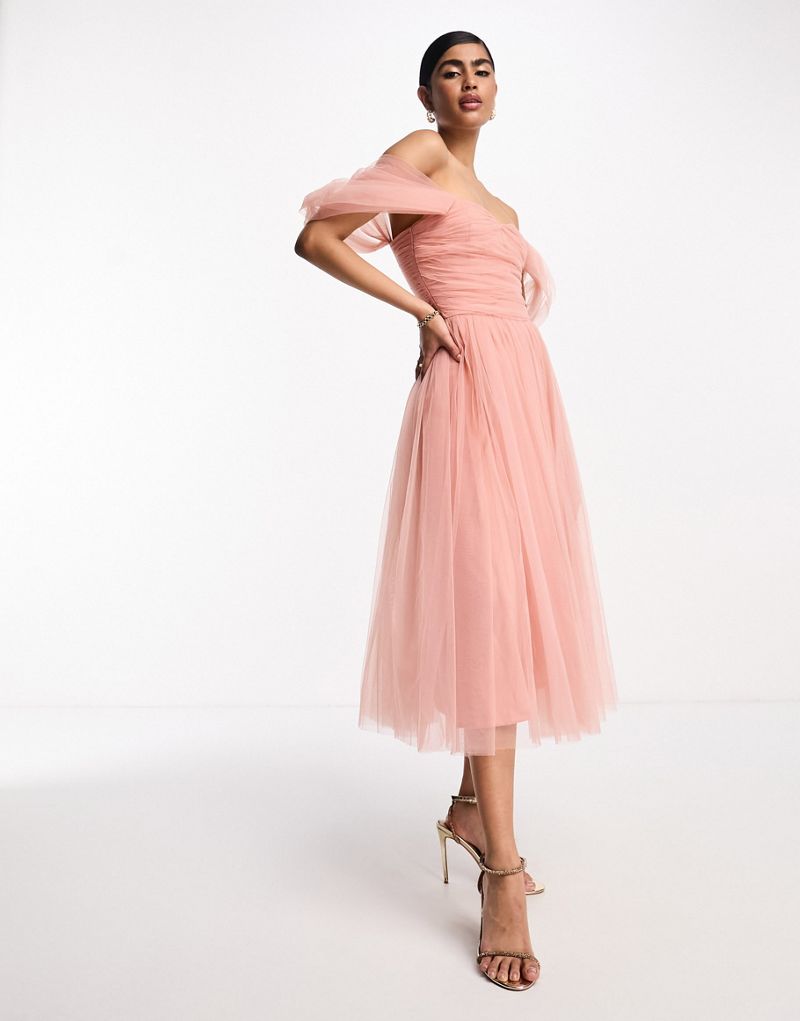 Розовое платье миди с открытыми плечами Lace & Beads Bridesmaid LACE & BEADS