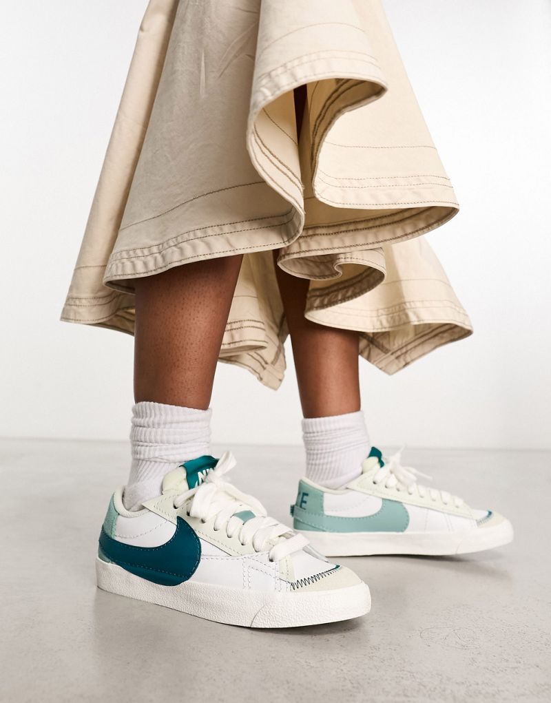 Женские кроссовки для повседневного стиля Nike Blazer Low '77 Jumbo в белом и зеленом цветах Nike