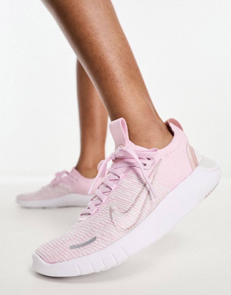 Розовые кроссовки Nike Free Run Flyknit Nike