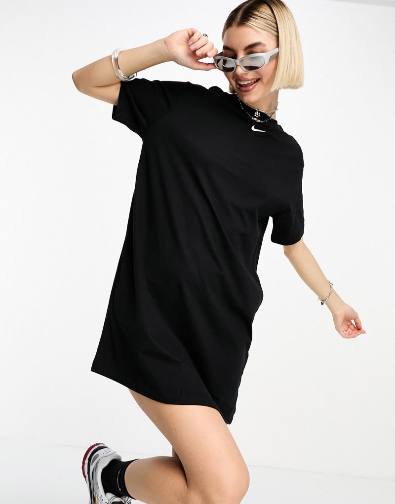  Женское платье Essential в черном от Nike Nike