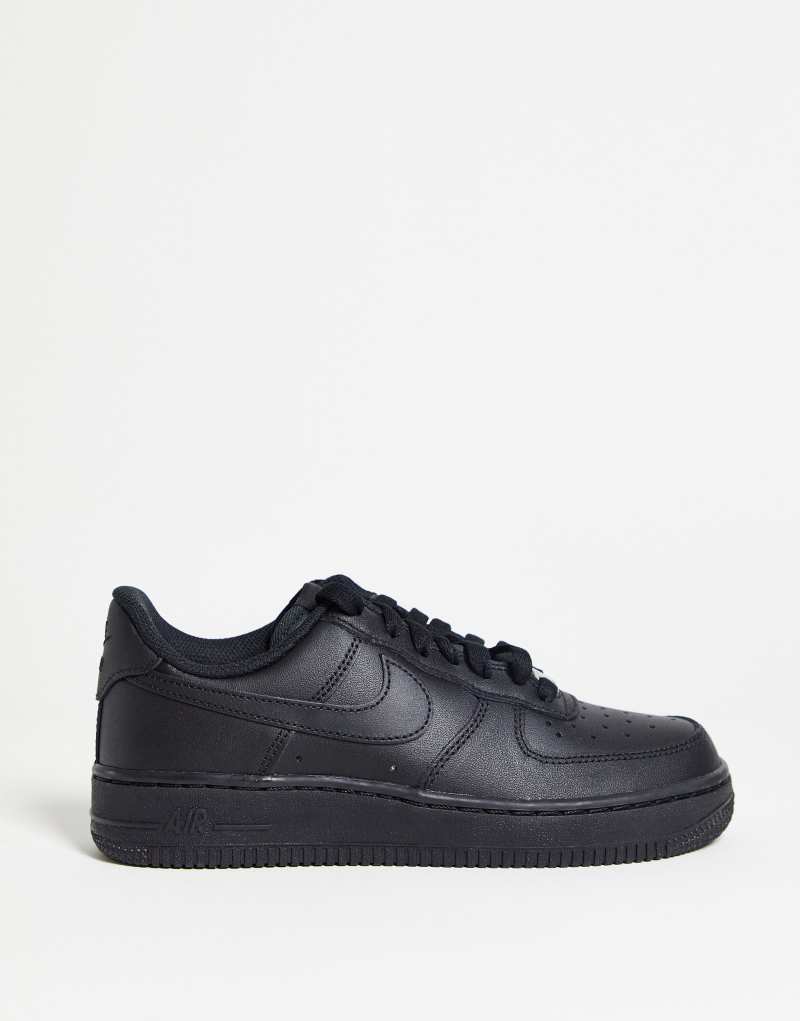 Женские Повседневные кроссовки Nike Air Force 1 '07 в тройном черном Nike