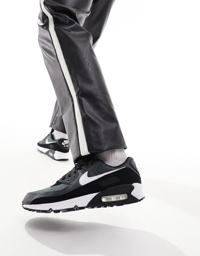 Мужские кроссовки Nike Air Max 90 в белом и черном цвете Nike