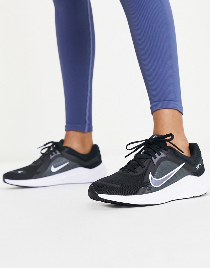  Черно-белые женские кроссовки для повседневной носки Nike Quest 5 Nike