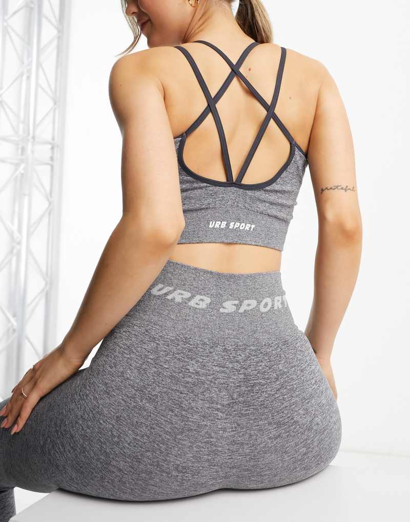 Женская укороченная футболка Urban Threads seamless sports bralette with strappy back Urban Threads