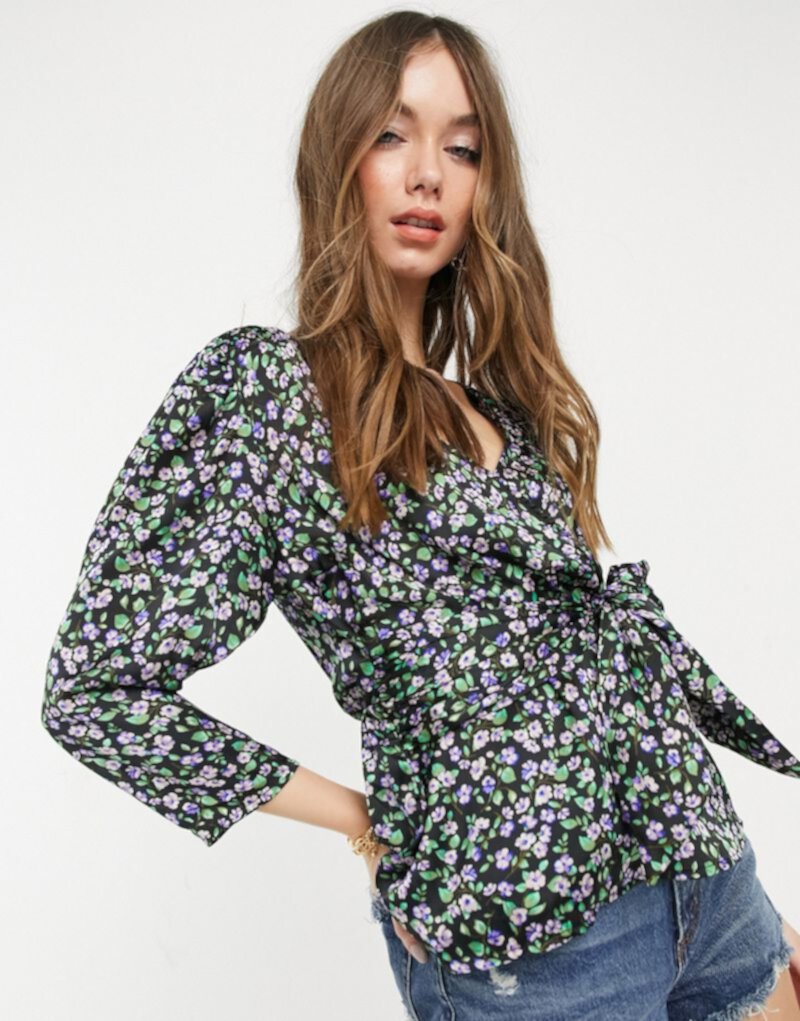 Блузка с запахом Vero Moda, рукавами-буфами и глубокими манжетами фиолетового цвета с цветочным принтом VERO MODA