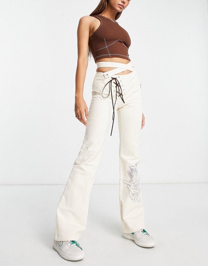 Светло-бежевые брюки Zemeta с заниженной талией и корсетом, перекрещенным на талии. Zemeta