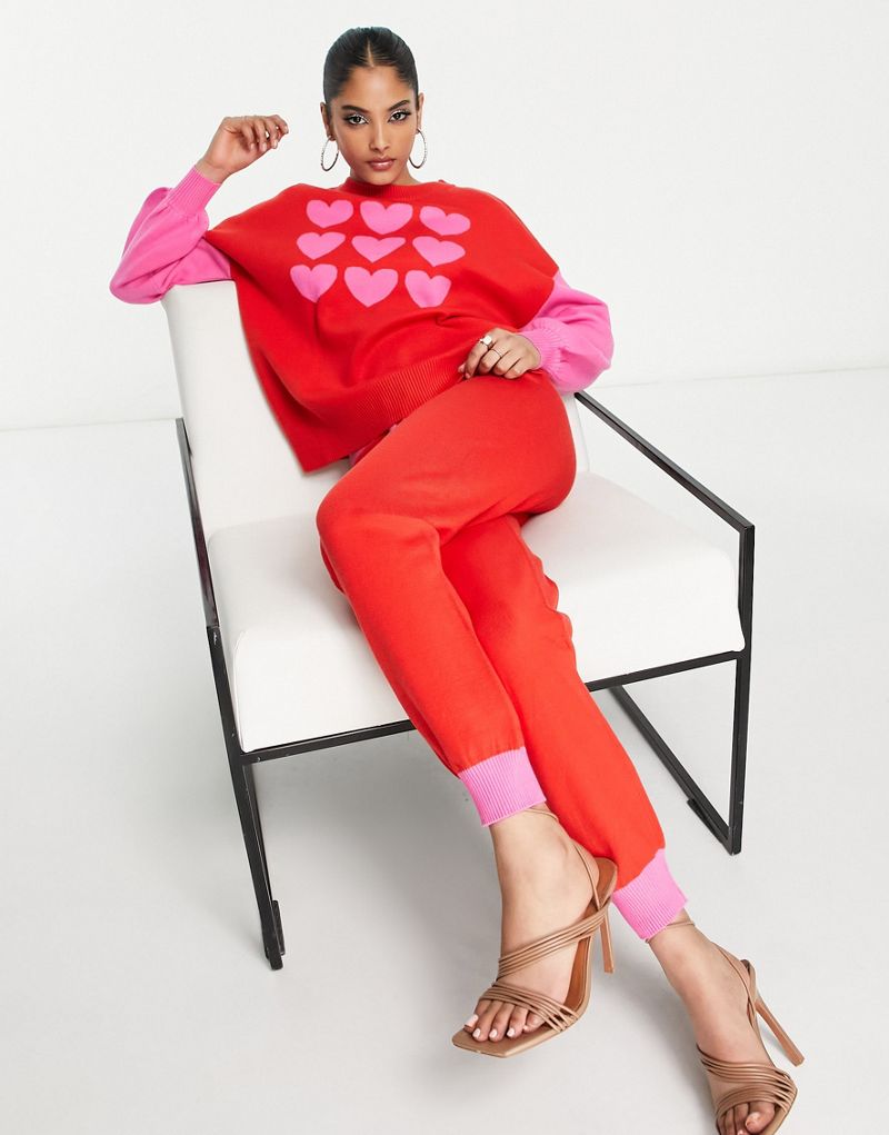 Трикотажные брюки Never Fully Dressed контрастного розового и красного цвета — часть комплекта. NEVER FULLY DRESSED