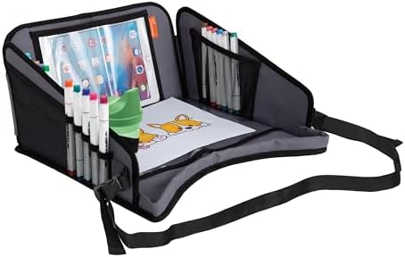 Dreambaby Snack 'N Play On The Go Дорожный столик-поднос для малышей с держателем для планшета iPad, подстаканниками, подносом для закусок и карманами для хранения — незаменимая вещь в дороге Dreambaby