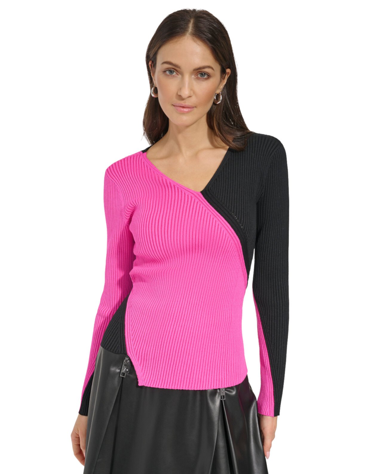 Женский асимметричный свитер в рубчик с цветными блоками DKNY
