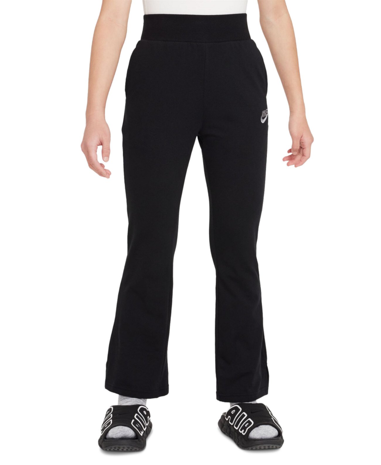 Спортивная одежда для больших девочек. Расклешенные брюки узкого кроя. Nike
