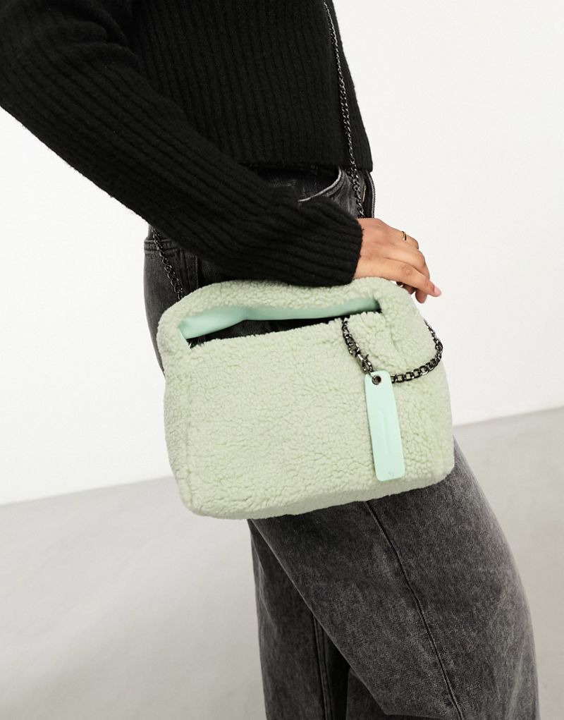 Миниатюрная сумка-саквояж с ремешком через плечо Claudia Canova из искусственного меха мятного цвета Claudia Canova