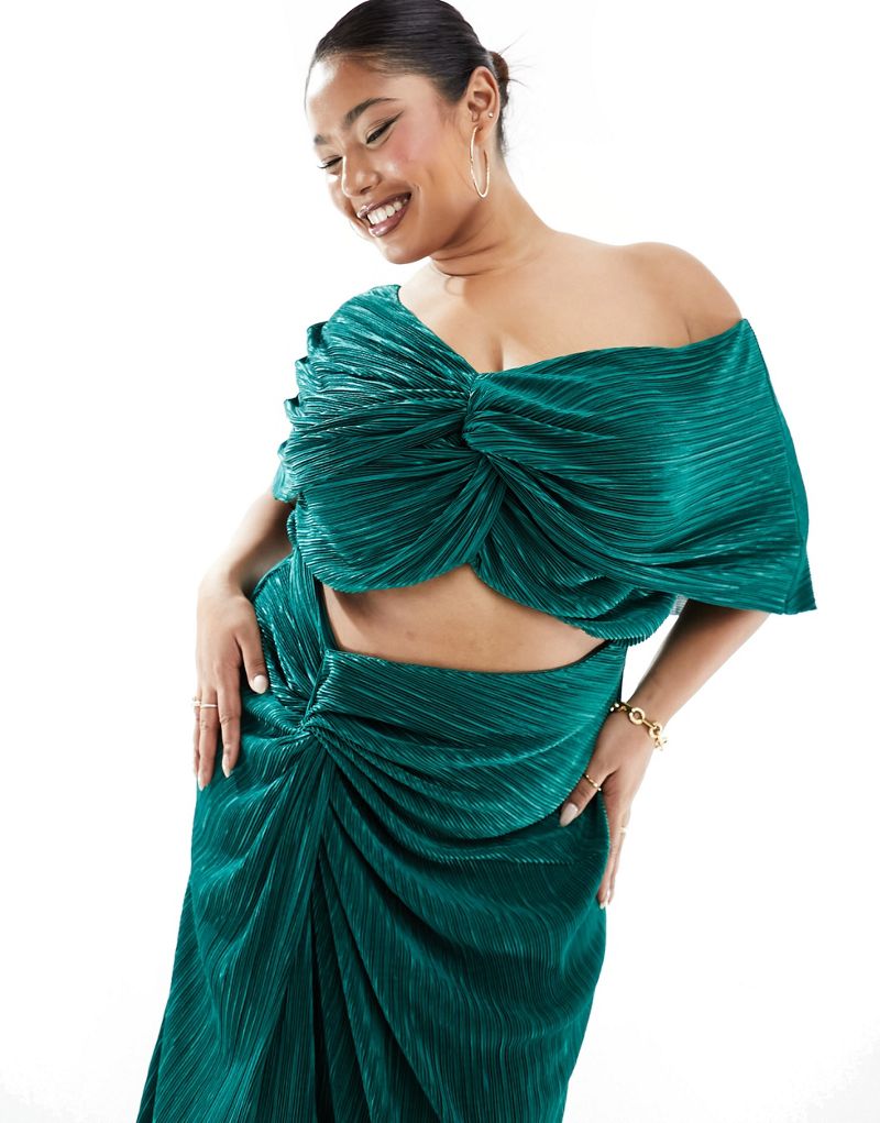 Плиссированное платье макси с приспущенными плечами ASOS DESIGN Curve two in one бутылочно-зеленого цвета ASOS Curve