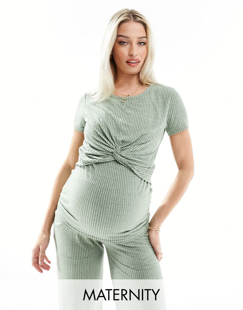 Дымчато-зеленая футболка из трикотажа в рубчик Mamalicious Maternity — часть комплекта MAMALICIOUS