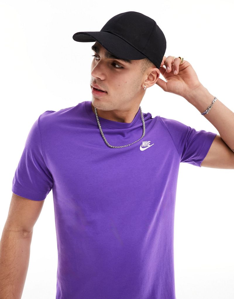 Футболка Unisex Nike Club в цвете пурпурный Nike