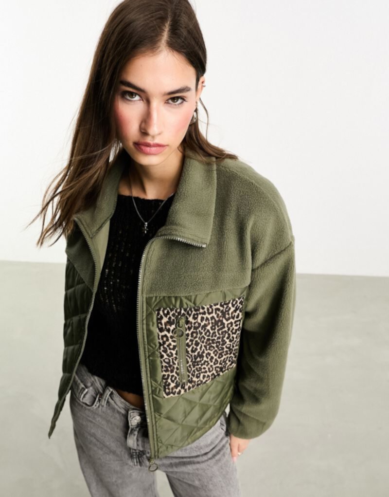 Флисовая куртка Only с леопардовым карманом цвета хаки ONLY
