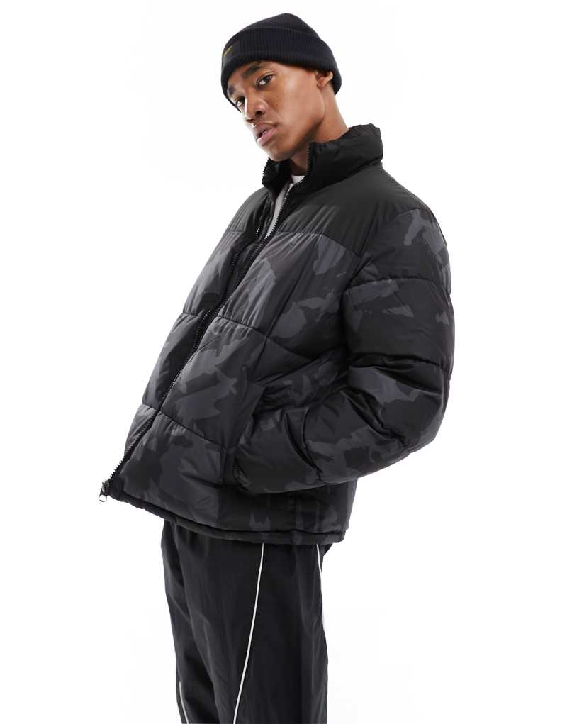 Мужская Куртка Only & Sons Boxy Oversized Puffer в черном принте Only & Sons