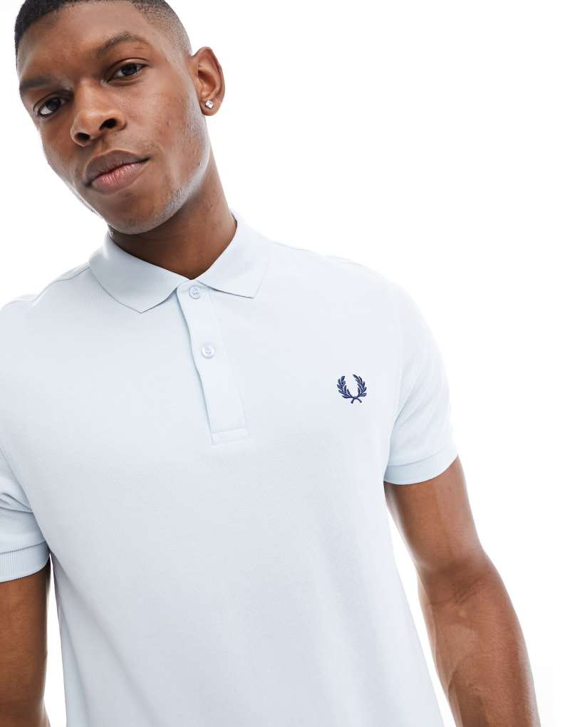 Универсальная поло Fred Perry нежно-голубого цвета с вышивкой и короткими рукавами Fred Perry