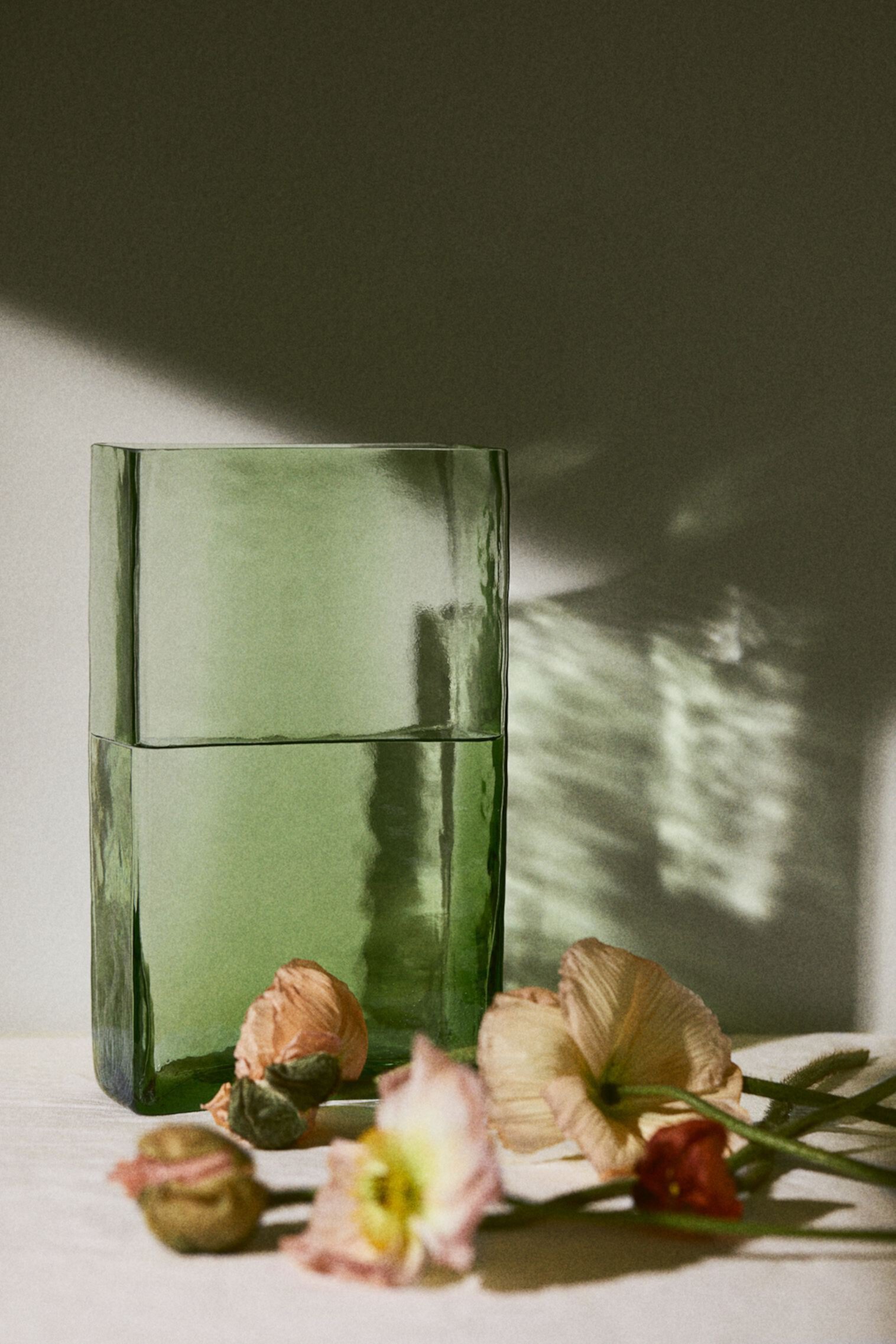 Текстурированная стеклянная ваза H&M