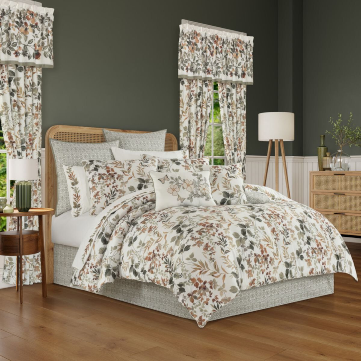 Royal Court Evergreen 4-piece Comforter and Euro Sham Set Royal Court