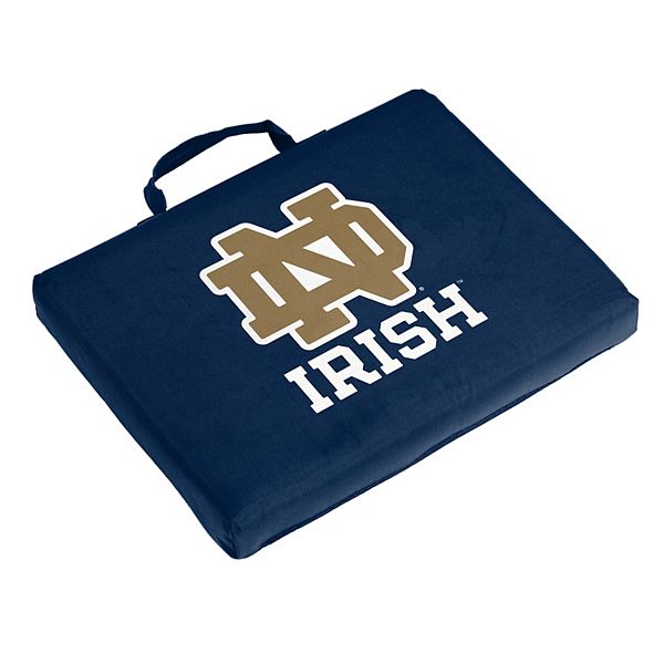 Сиденье для трибун Notre Dame Fighting Irish с ручкой для переноски, 35.6 см х 27.9 см х 5 см, Полиэстер Logo Brand