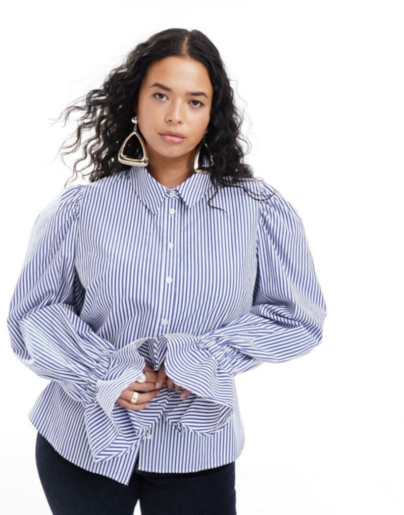 Мягкая рубашка с объемными рукавами и манжетами с рюшами ASOS DESIGN Curve в синюю полоску ASOS Curve