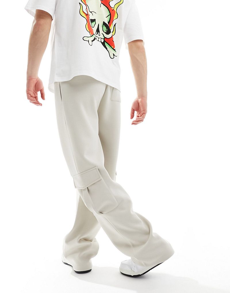 Бежевые спортивные брюки прямого кроя с аквалангом ASOS DESIGN с карманами-карго ASOS DESIGN