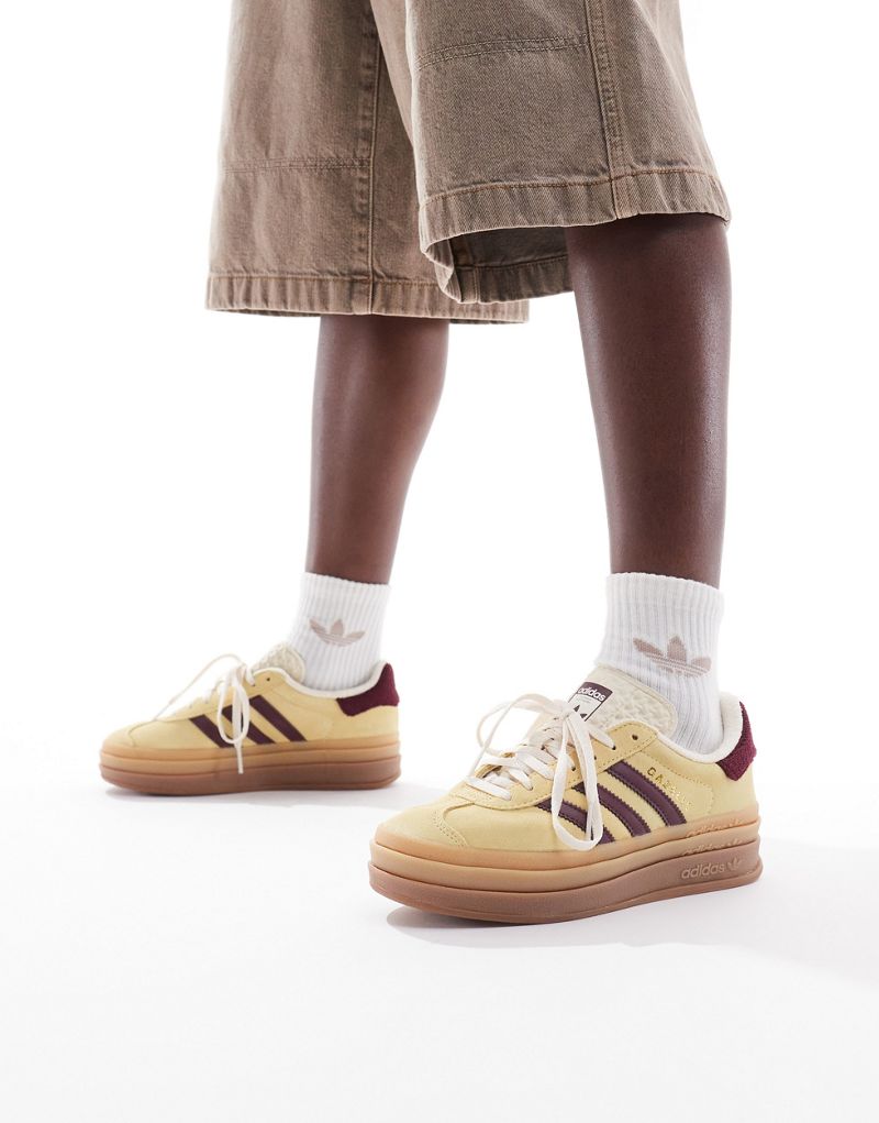 Желто-бордовые кроссовки на резиновой подошве adidas Originals Gazelle Bold Adidas