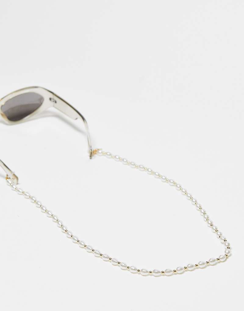 Jeepers Peepers pearl sunglasses chain in gold Jeepers Peepers