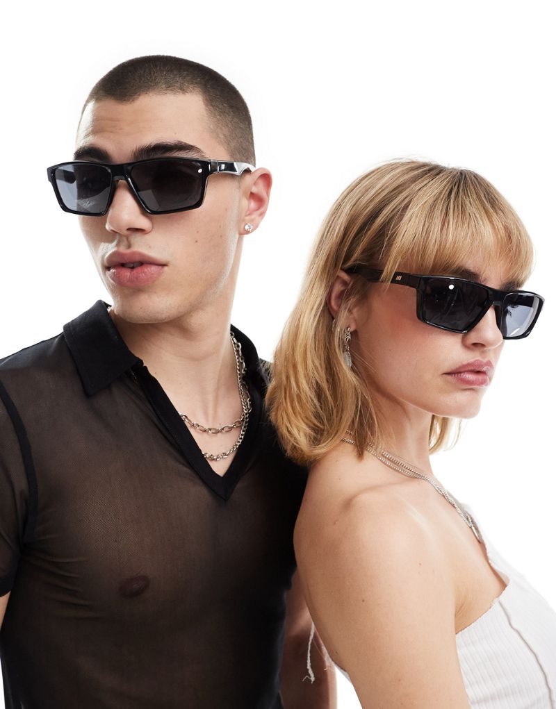 Le Specs dauntless square sunglasses in black Le Specs