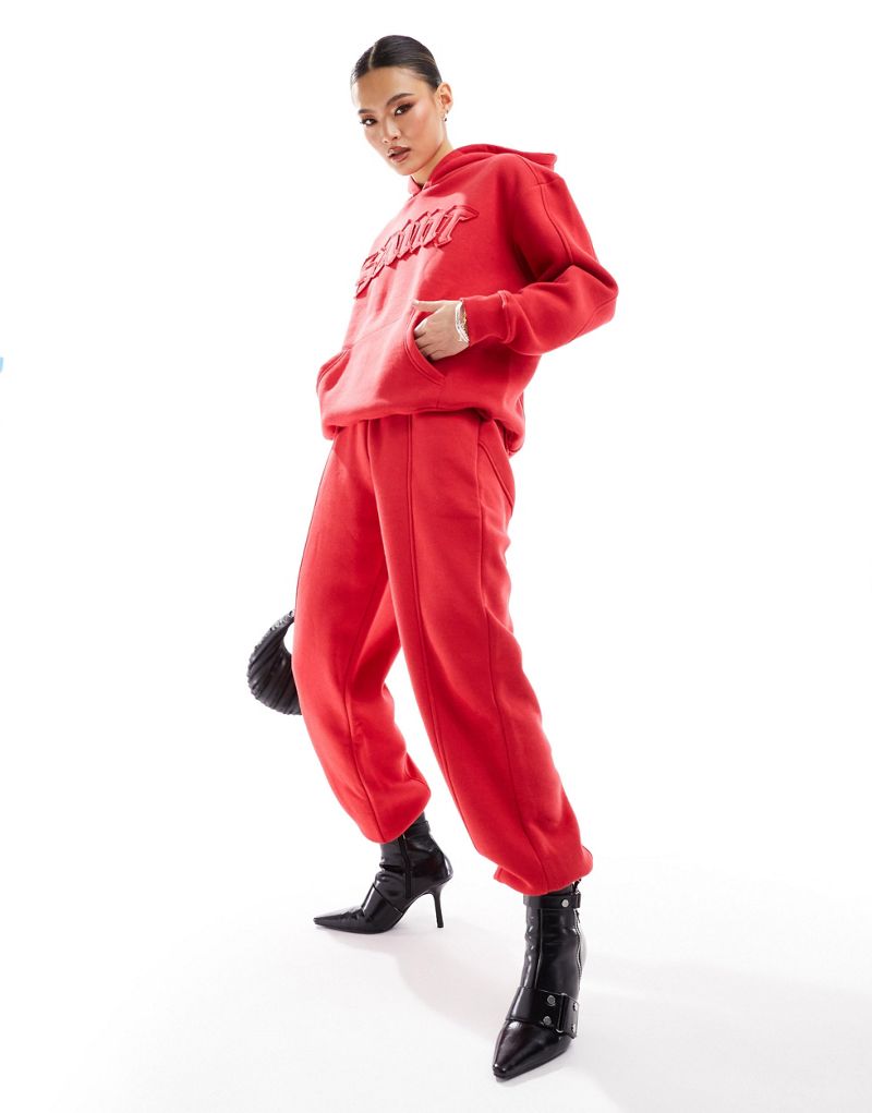 Эксклюзивные красные спортивные штаны Murci с мотивом Saint - часть комплекта Murci