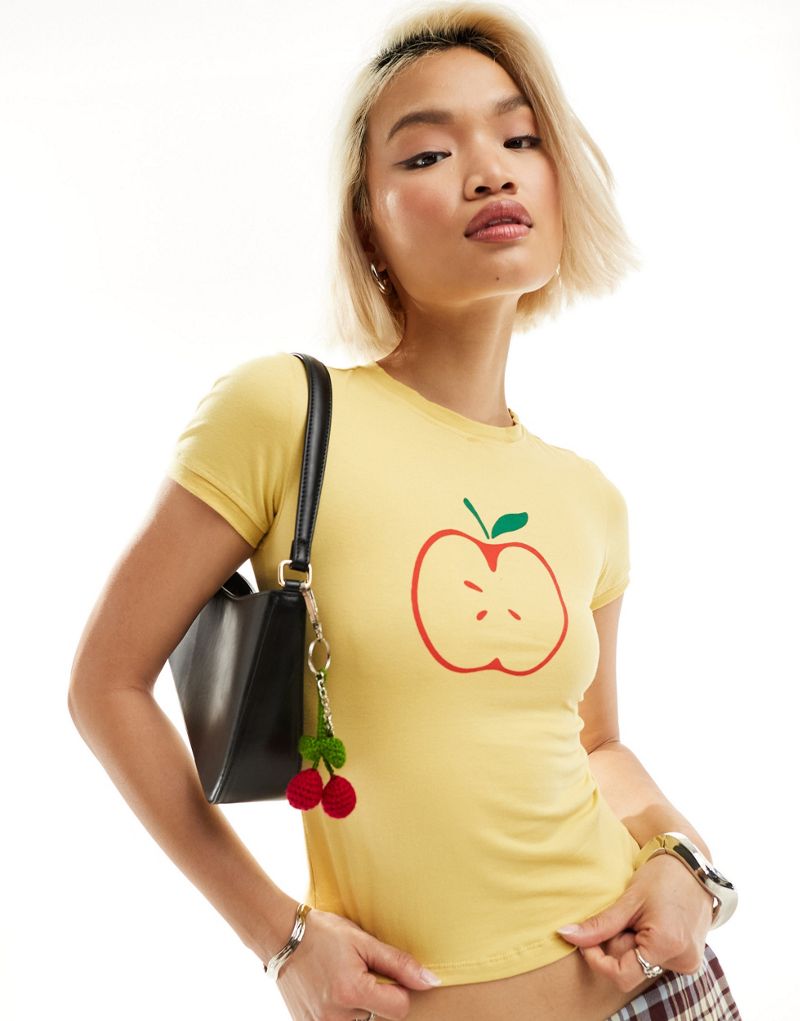 Желтая детская футболка с мотивом яблока Motel Motel