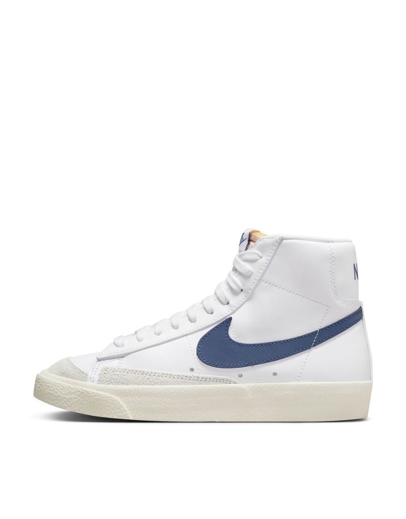 Белые кроссовки Nike Blazer Mid '77 с синими деталями Nike