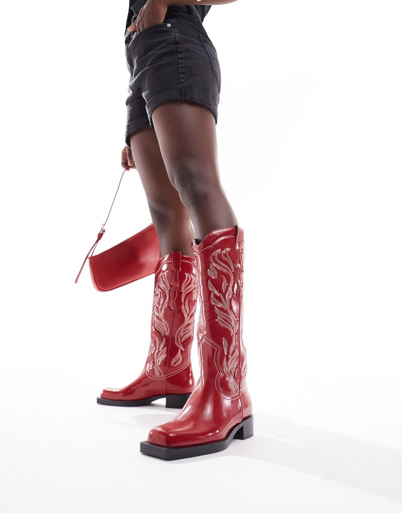 Красные ботинки в стиле вестерн из искусственной кожи с квадратным носком Stradivarius Stradivarius