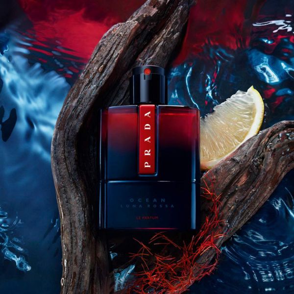 Парфюм Prada Luna Rossa Ocean Le Parfum, теплый и пряный, с нотами лимона, шафрана и дуба Prada