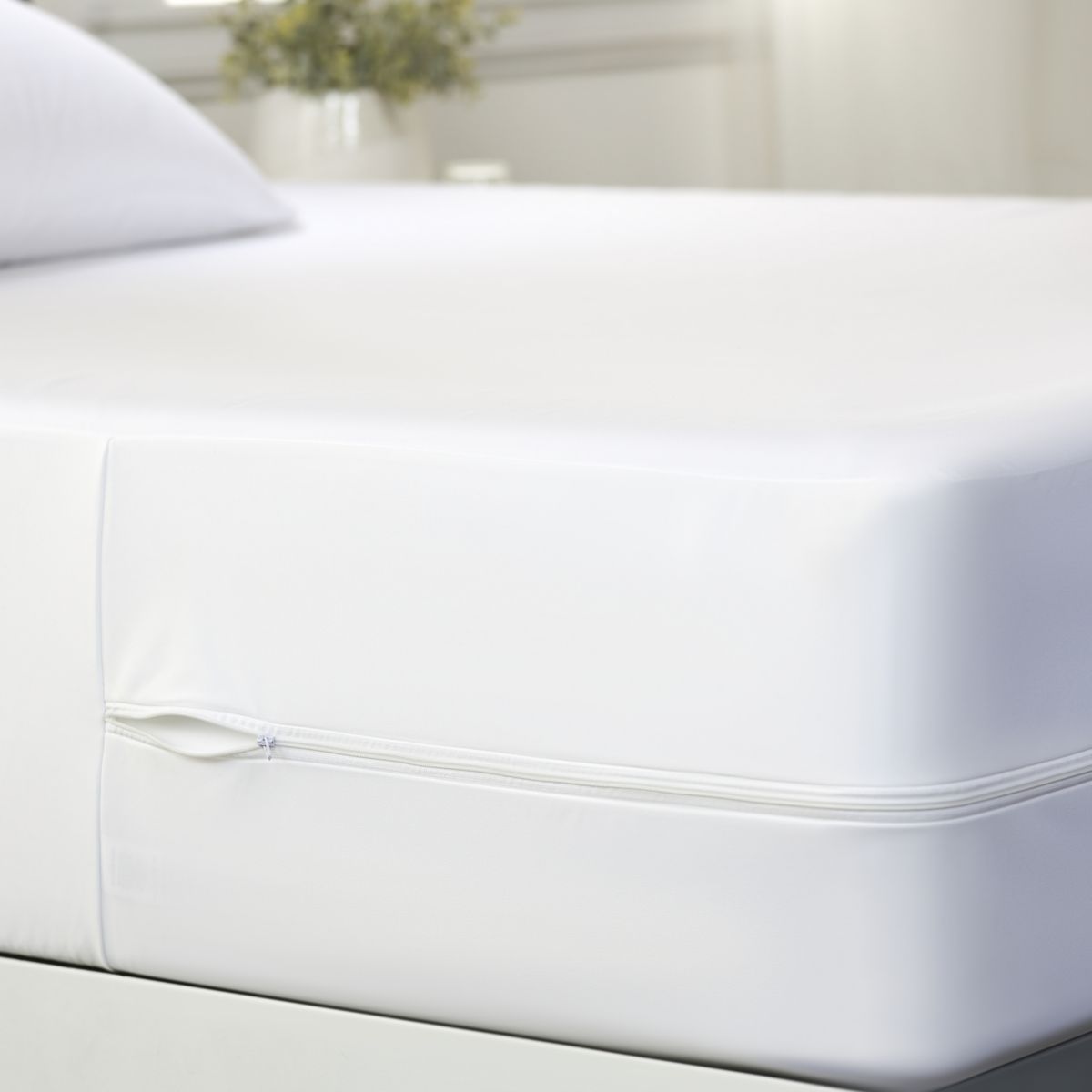 Urban Loft's Mattress Protector Spill Proof Premium Bed Bug Encasement Urban Loft