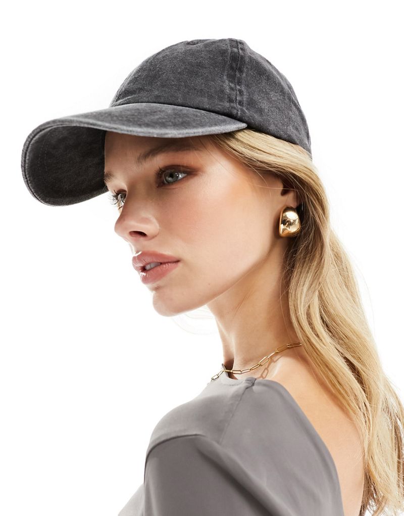 ASOS DESIGN washed cap in black ASOS DESIGN