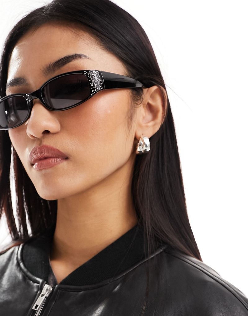 Jeepers Peepers embellished sunglasses in black Jeepers Peepers