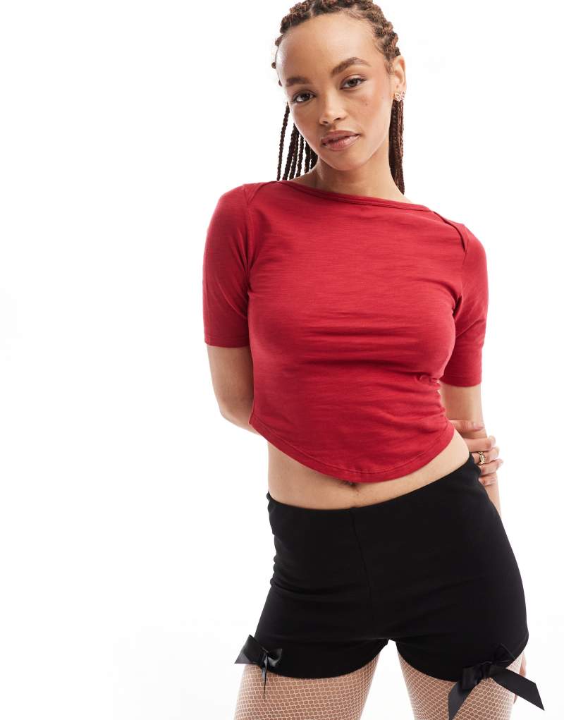 Motel ralda curved hem t-shirt in red Motel