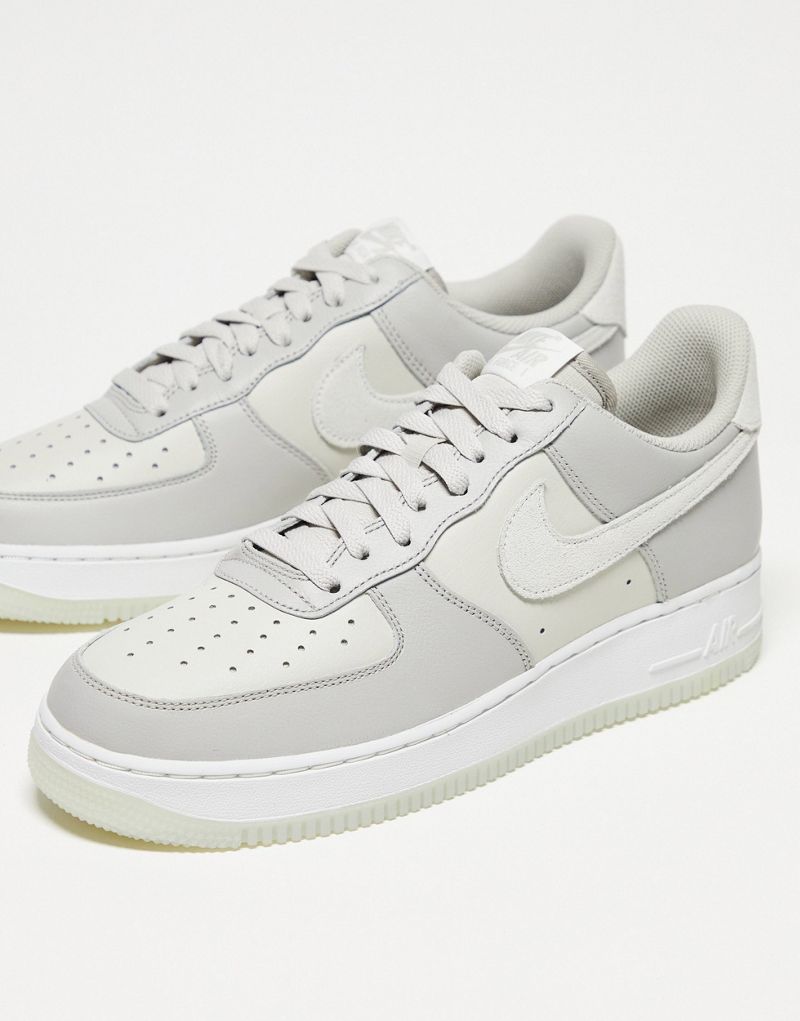 Nike Air Force 1 '07 sneakers in gray and white Nike