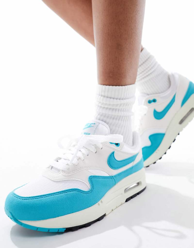 Кроссовки Nike Air Max 1 белого и бирюзового цвета с продуманным дизайном и амортизацией Max Air Nike