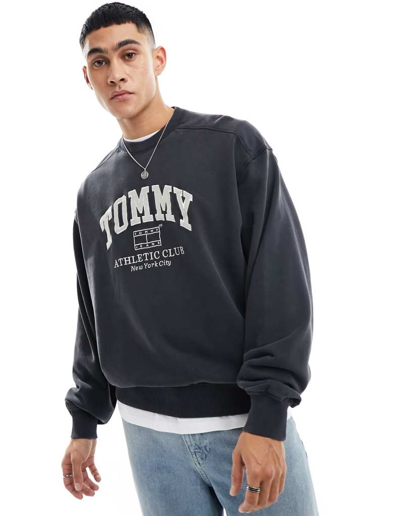 Черный свитшот с круглым вырезом и длинными рукавами от Tommy Jeans Tommy Jeans