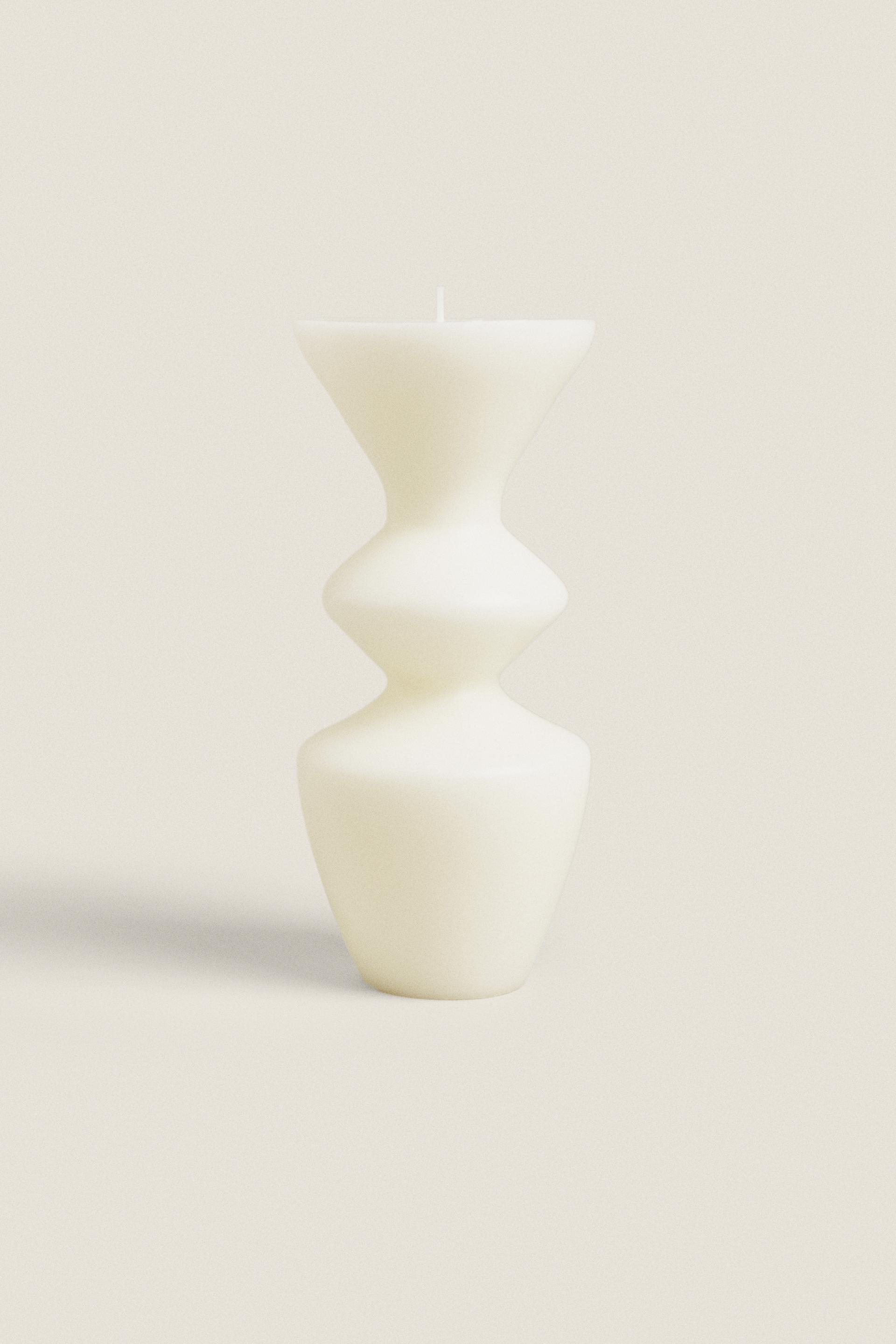(610 G) WHITE PETALS SCENTED CANDLE CANDLESTICK ZARA