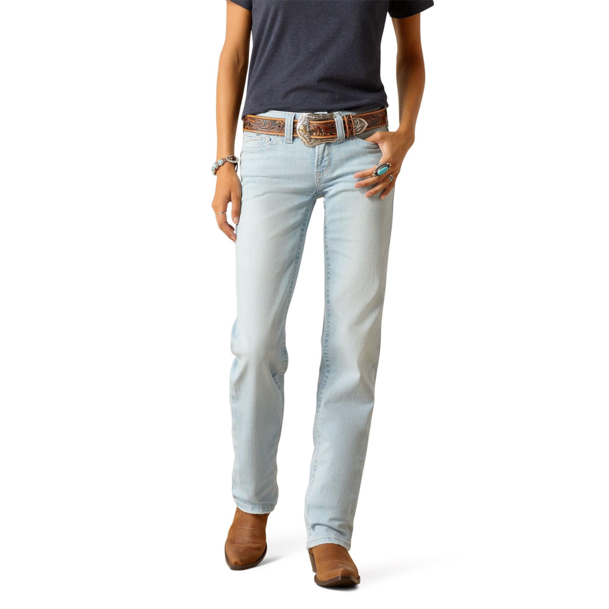 Low-Rise Zayla Straight Jeans in Claremont Ariat