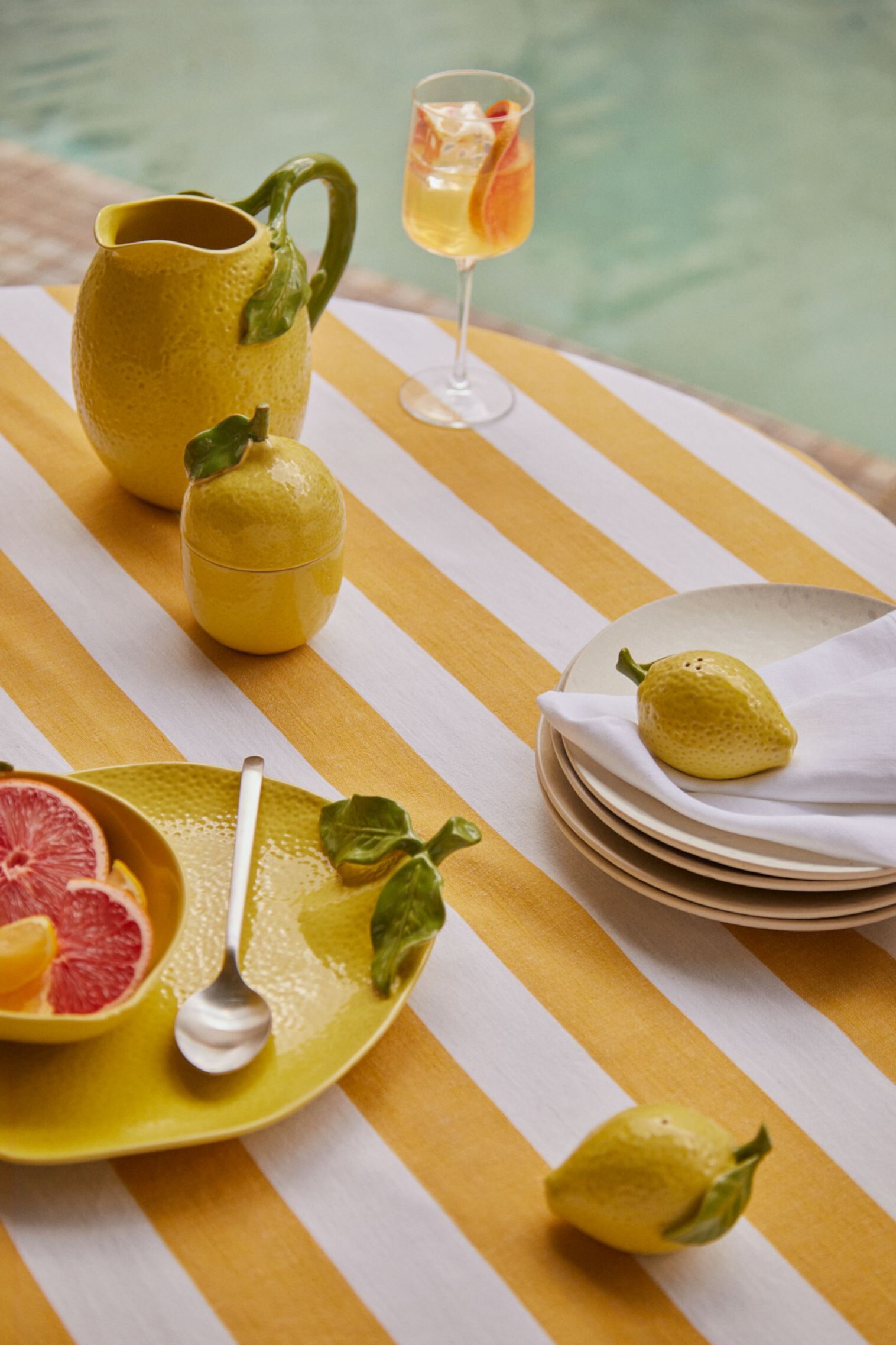 Lemon-shaped Stoneware Serving Plate H&M