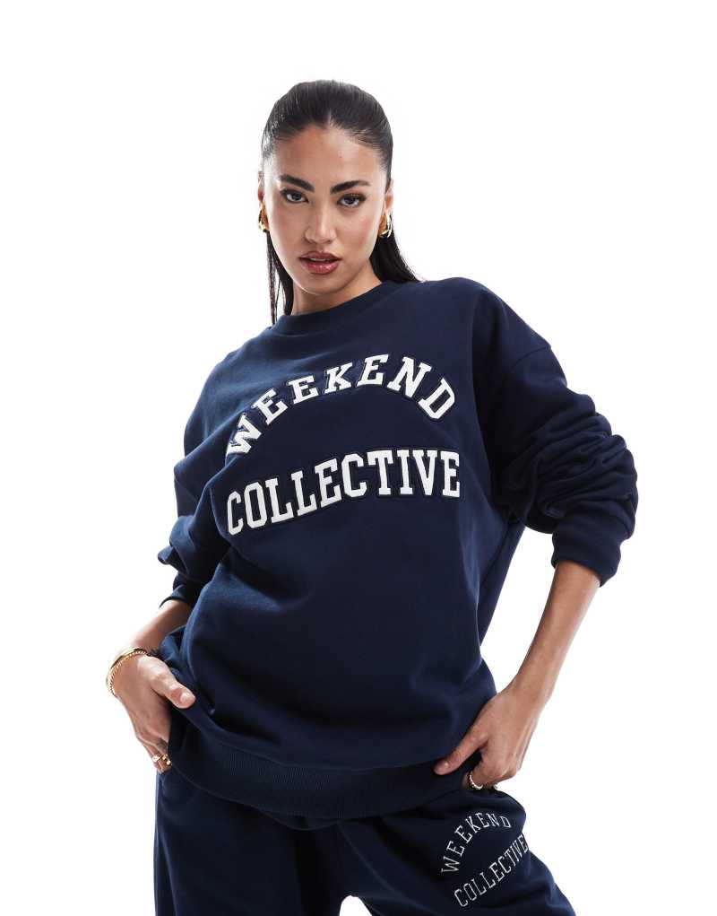 Свитшот оверсайз темно-синий Weekend Collective с вышивкой логотипа ASOS Weekend Collective