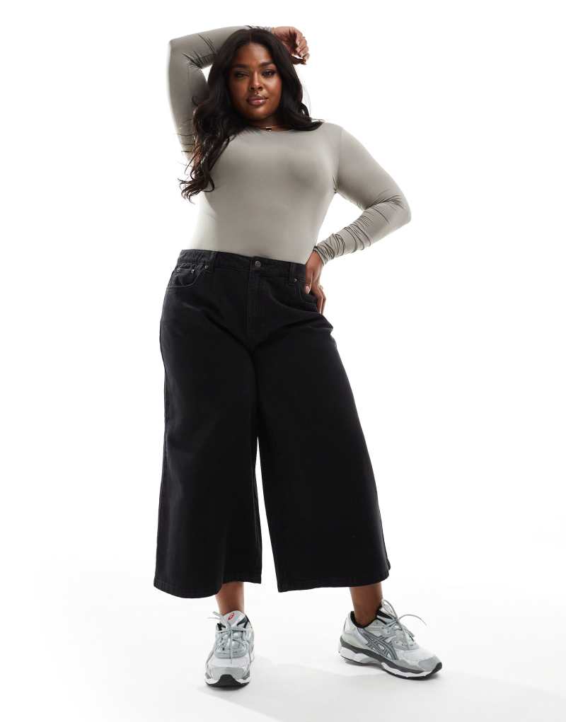 Женские Джинсы ASOS Curve мягкие укороченные широкие в черном ASOS Curve